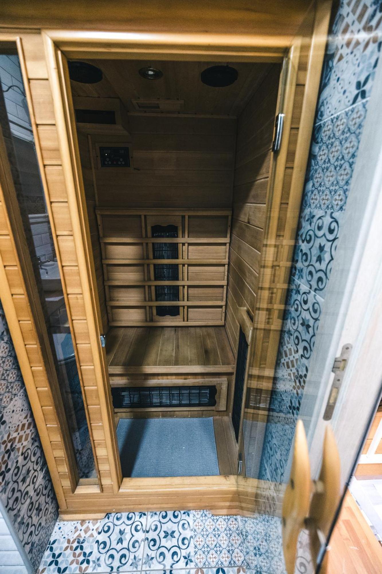 Spa Apartment Yin - Hot Tub, Sauna, Spa 노비사드 외부 사진